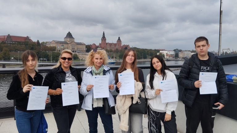 ARTisGReen participants from Greece with their certificates in Szczecin.
